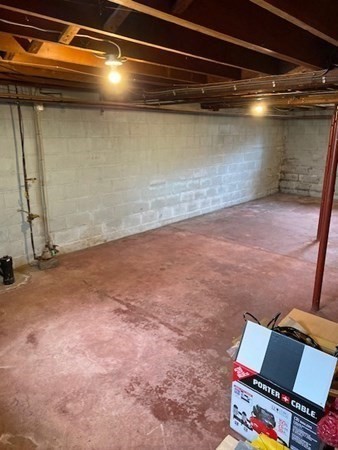 3 bed, 1 bath apartment for rent at 397 Massasoit Rd, Quinsigamond Valley — photo 21 of 25