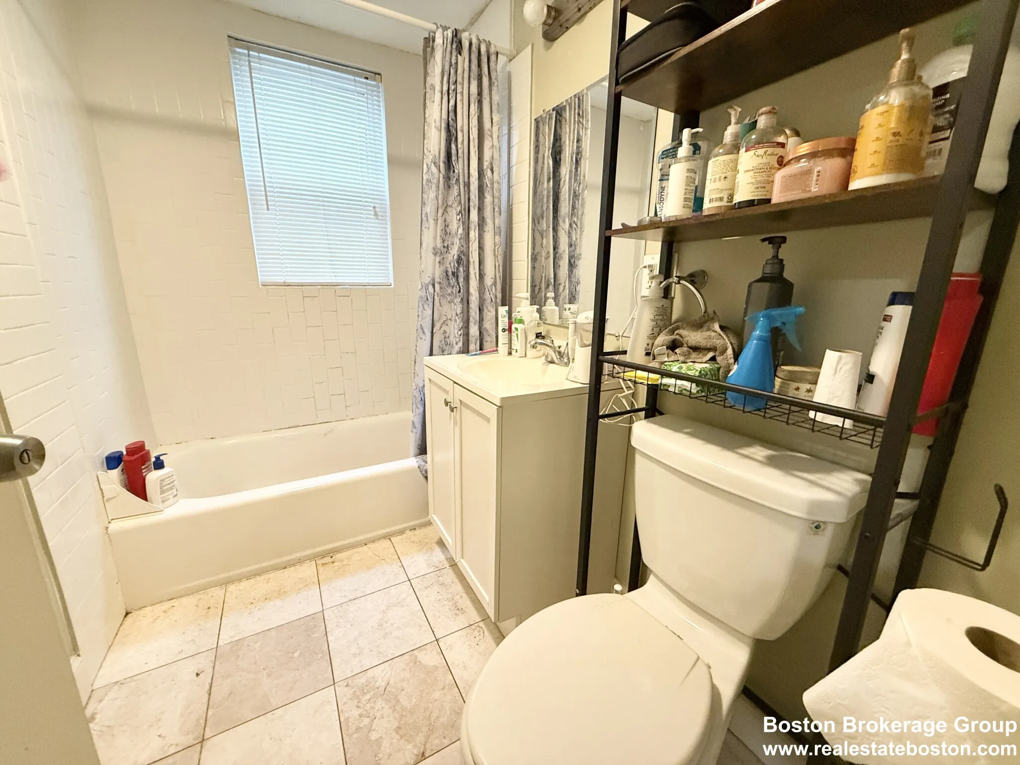 3 bed, 2 bath apartment for rent at 3977 Washington St Unit 1, Roslindale — photo 7 of 9