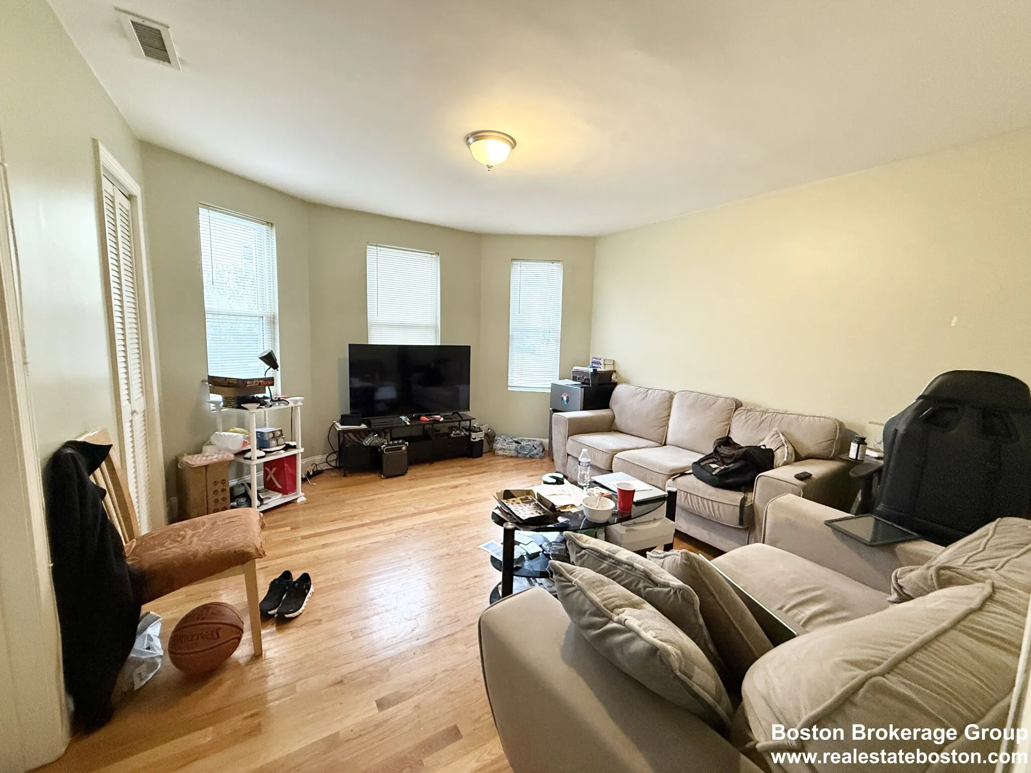3 bed, 2 bath apartment for rent at 3977 Washington St Unit 1, Roslindale — photo 3 of 9