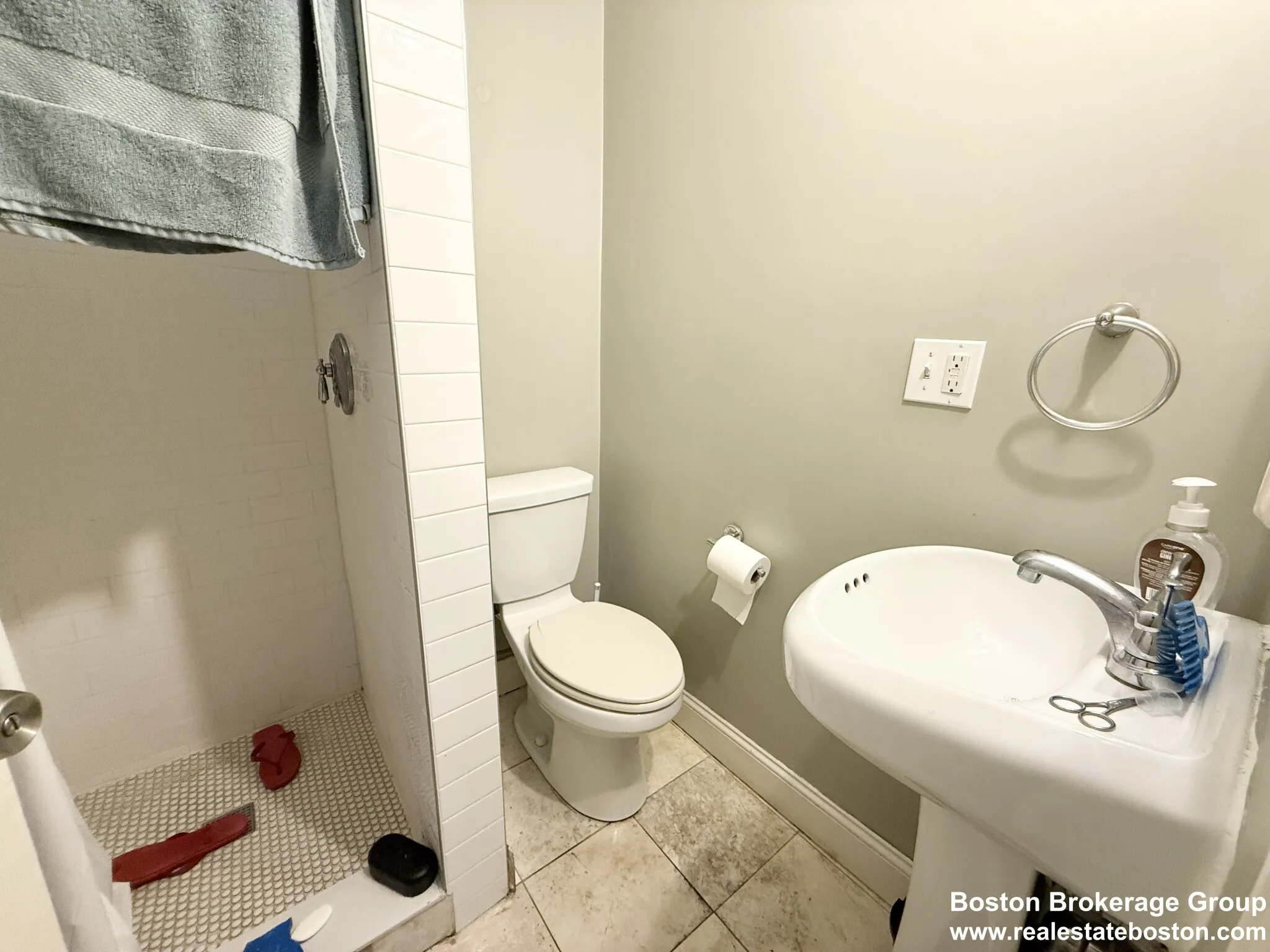 3 bed, 2 bath apartment for rent at 3977 Washington St Unit 1, Roslindale — photo 8 of 9