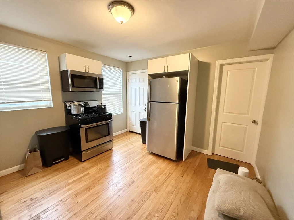 3 bed, 2 bath apartment for rent at 3977 Washington St Unit 3, Jamaica Plain — photo 6 of 11