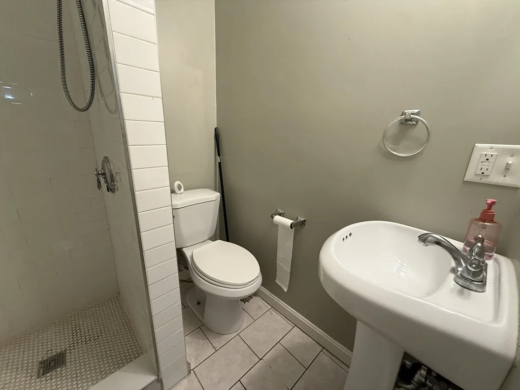 3 bed, 2 bath apartment for rent at 3977 Washington St Unit 3, Jamaica Plain — photo 8 of 11