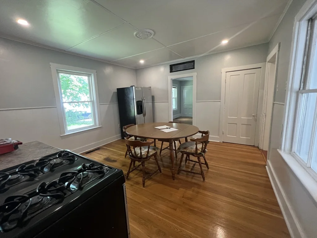 2 bed, 1 bath apartment for rent at 398 Court St Unit 1, Plymouth — photo 5 of 15