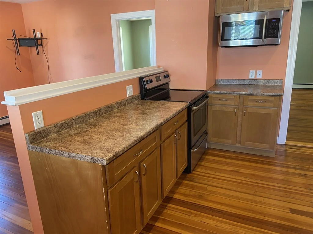 2 bed, 1 bath apartment for rent at 398 Court St Unit 3, Plymouth — photo 3 of 12