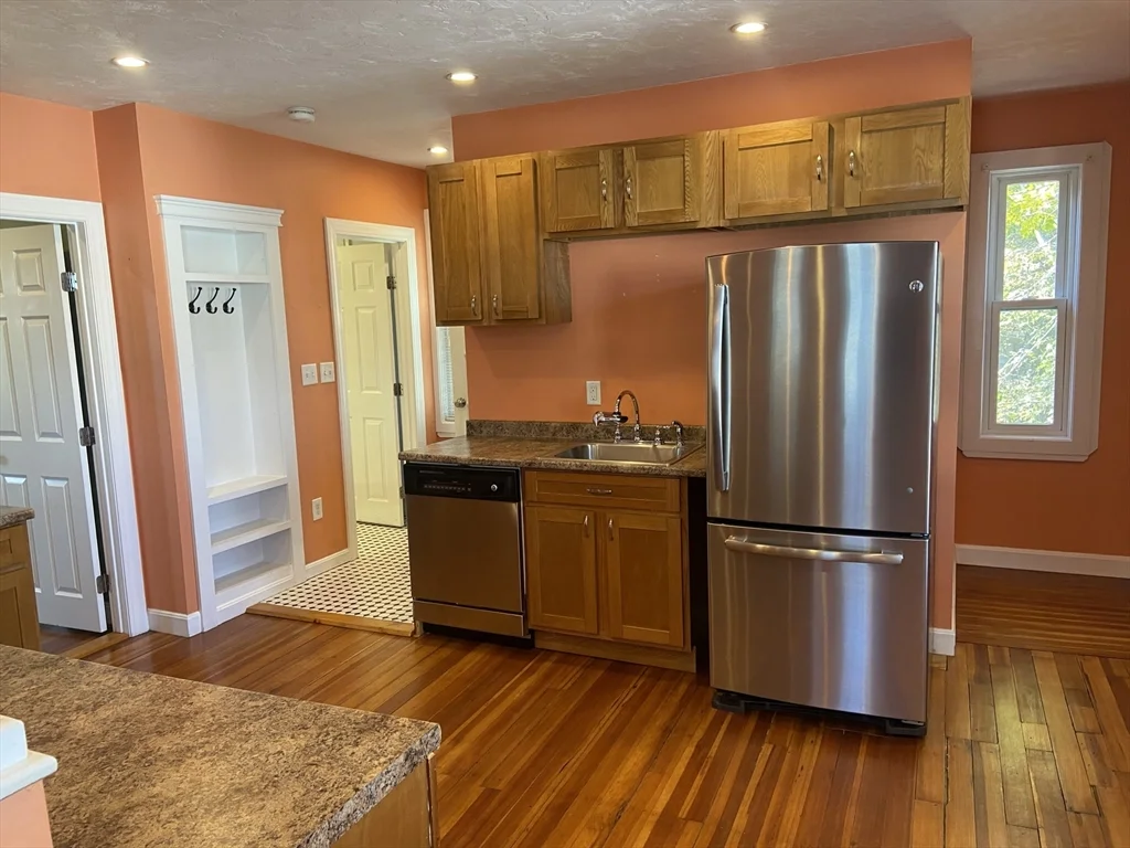 2 bed, 1 bath apartment for rent at 398 Court St Unit 3, Plymouth