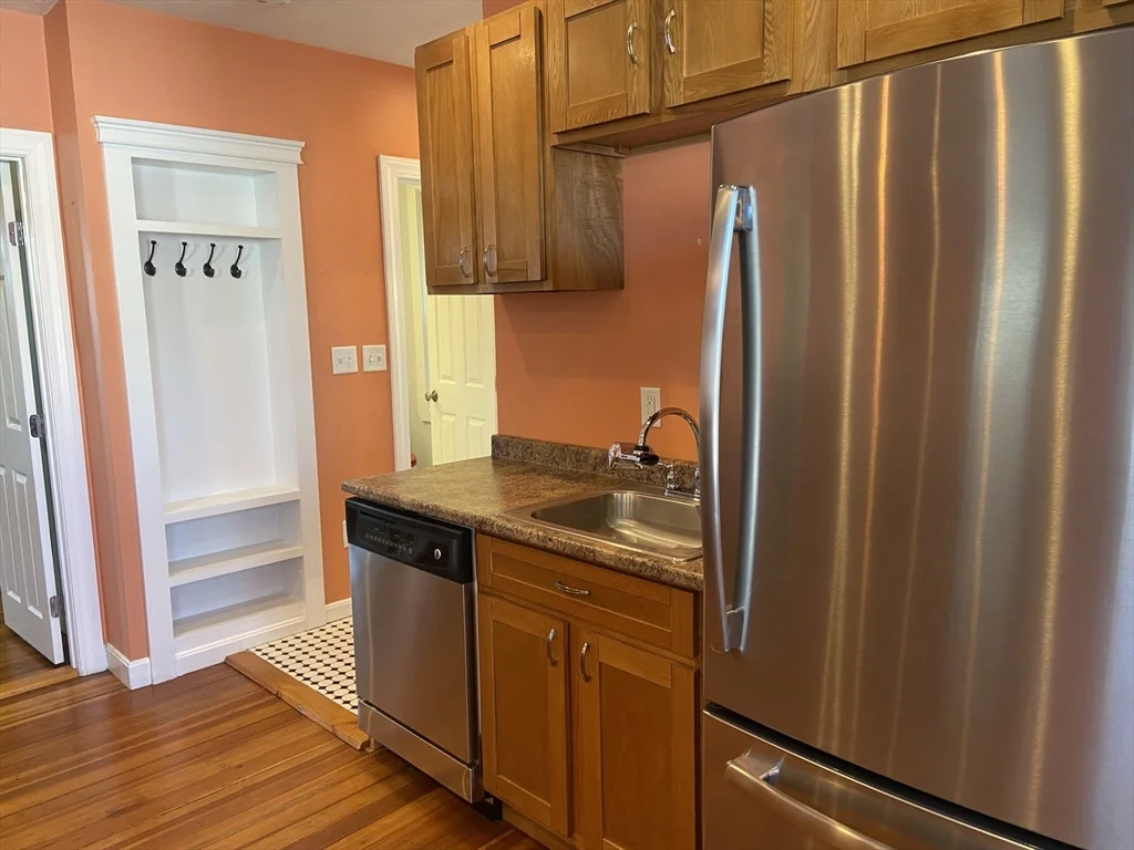 2 bed, 1 bath apartment for rent at 398 Court St Unit 3, Plymouth — photo 5 of 12