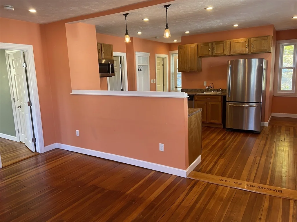 2 bed, 1 bath apartment for rent at 398 Court St Unit 3, Plymouth — photo 2 of 12