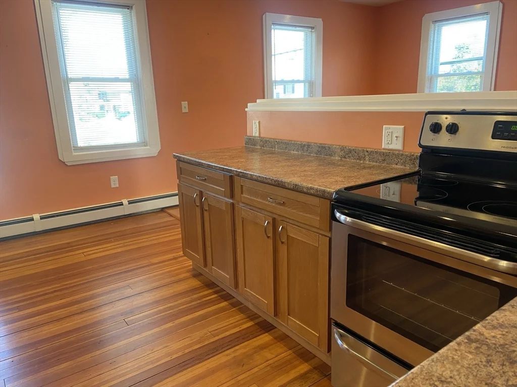 2 bed, 1 bath apartment for rent at 398 Court St Unit 3, Plymouth — photo 4 of 12