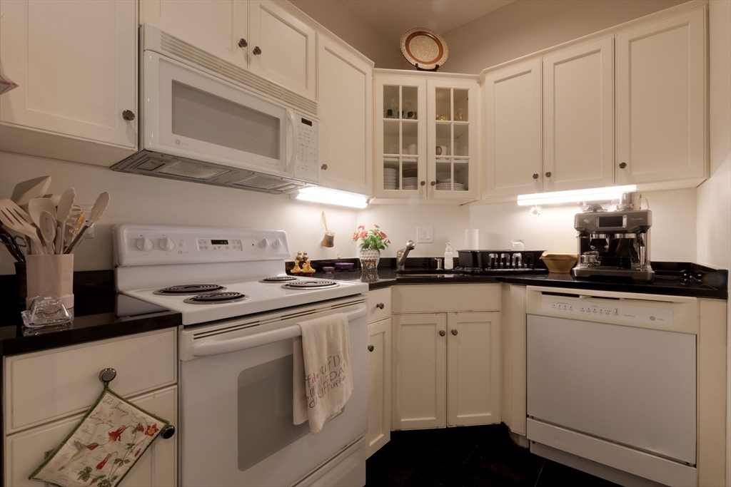 1 bed, 1 bath apartment for rent at 398 Marlborough St Unit 6, Back Bay — photo 17 of 21