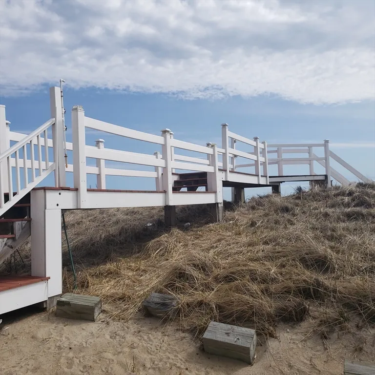 1 bed, 1 bath apartment for rent at 398 North End Unit B, Salisbury Beach — photo 1 of 13