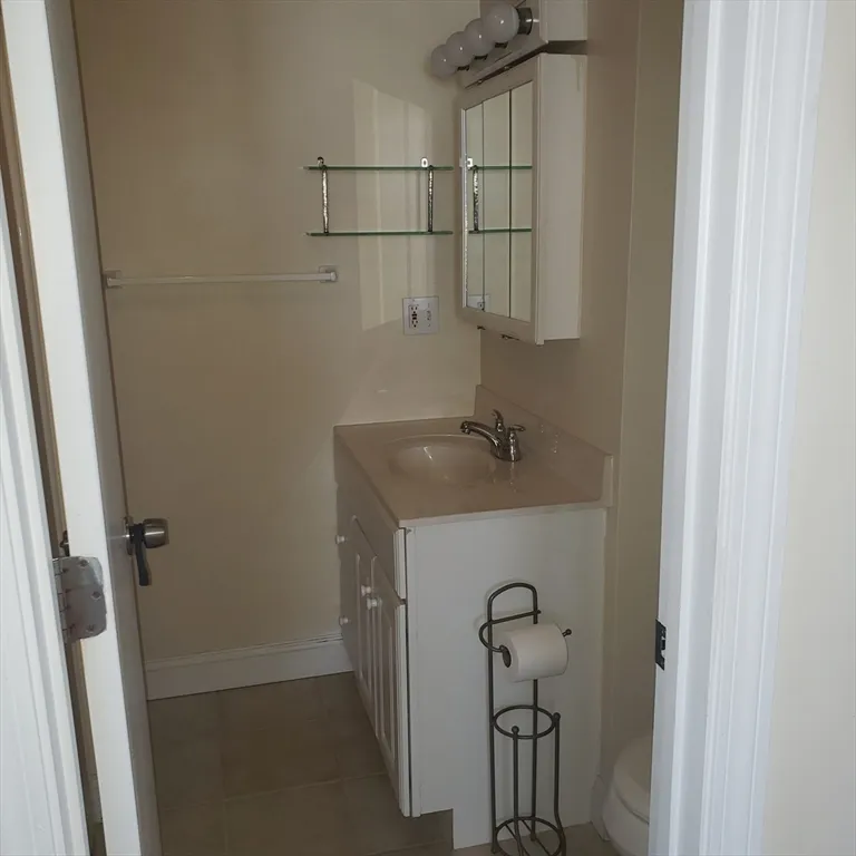 1 bed, 1 bath apartment for rent at 398 North End Unit B, Salisbury Beach — photo 7 of 13