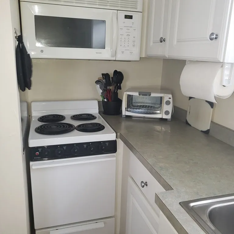 1 bed, 1 bath apartment for rent at 398 North End Unit B, Salisbury Beach — photo 5 of 13