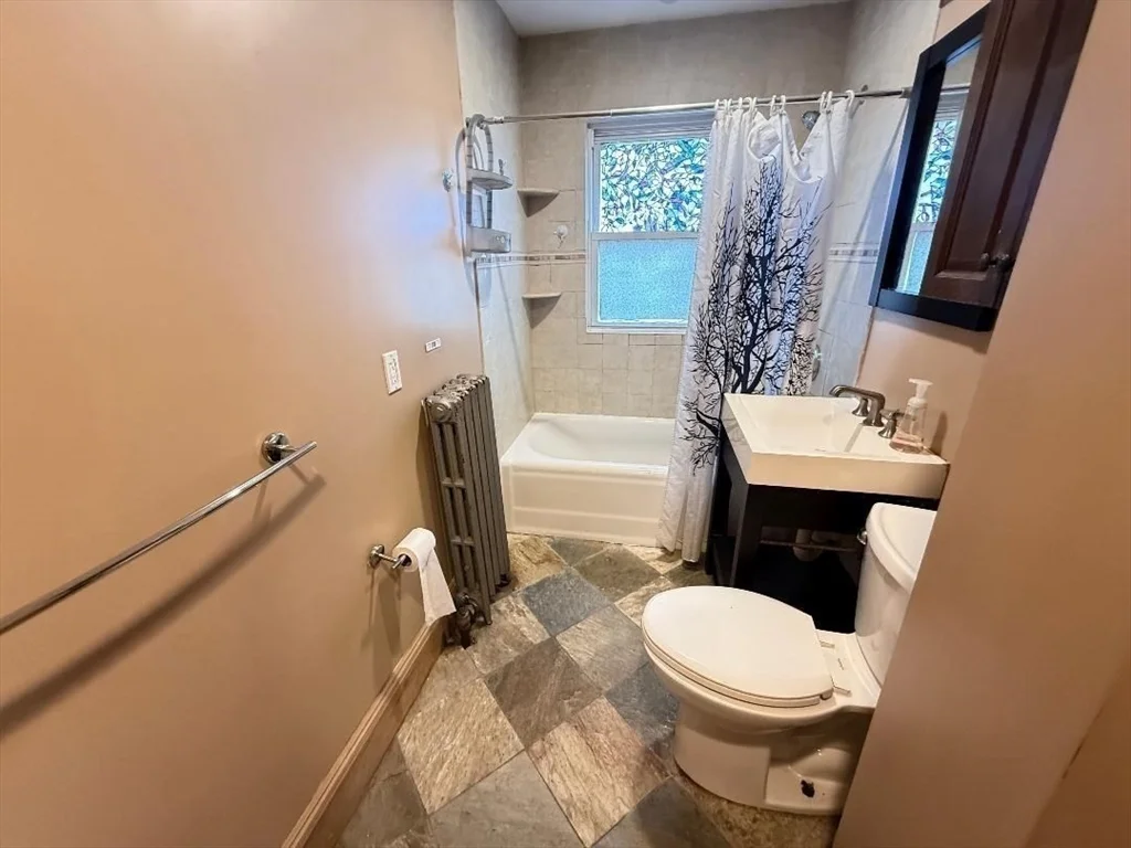 2 bed, 1 bath apartment for rent at 399-401 Beale St Unit 401, Quincy — photo 6 of 9