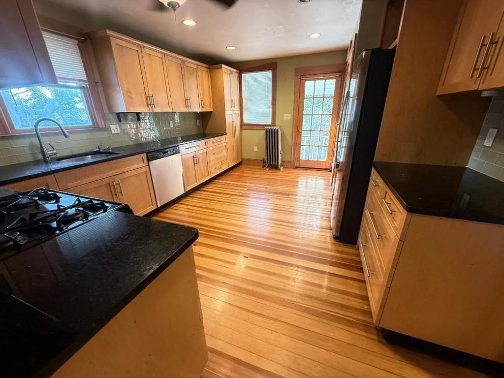2 bed, 1 bath apartment for rent at 399-401 Beale St Unit 401, Quincy — photo 4 of 9