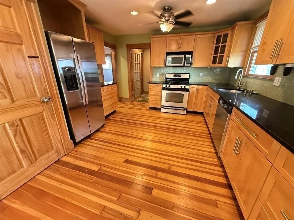 2 bed, 1 bath apartment for rent at 399-401 Beale St Unit 401, Quincy — photo 3 of 9