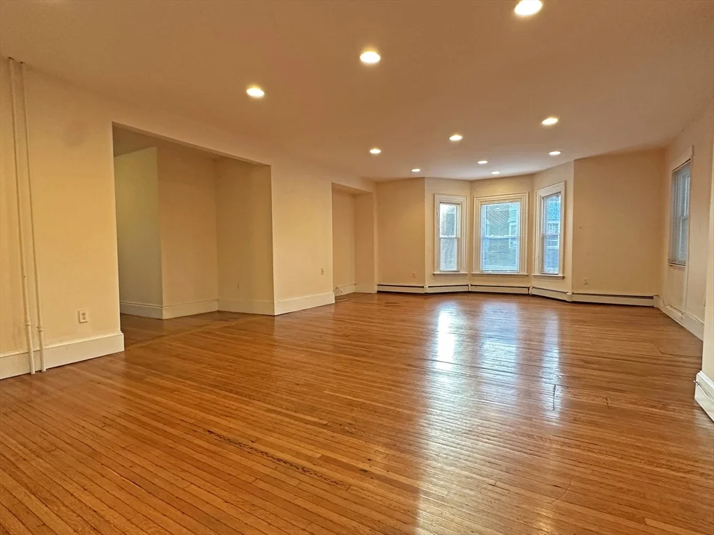 5 bed, 3 bath apartment for rent at 399 Newtonville Ave Unit 2, Newtonville — photo 3 of 24