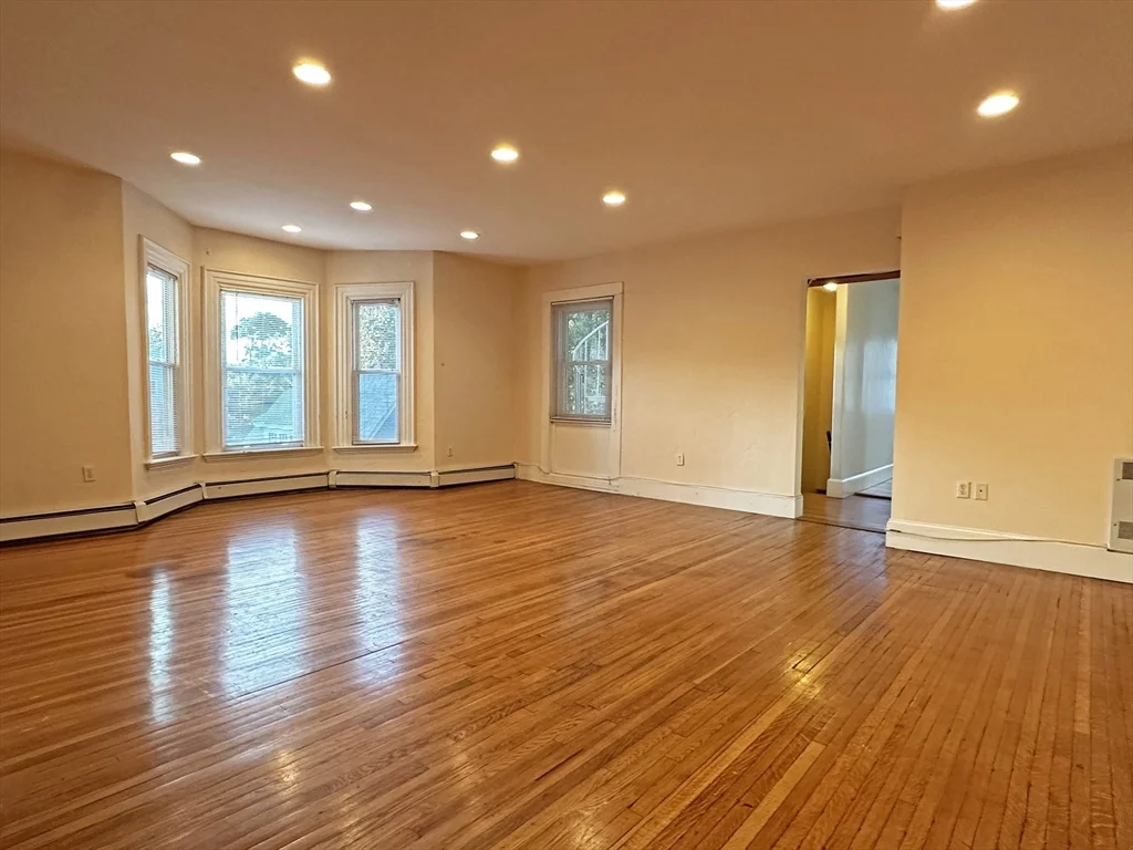 5 bed, 3 bath apartment for rent at 399 Newtonville Ave Unit 2, Newtonville — photo 4 of 24
