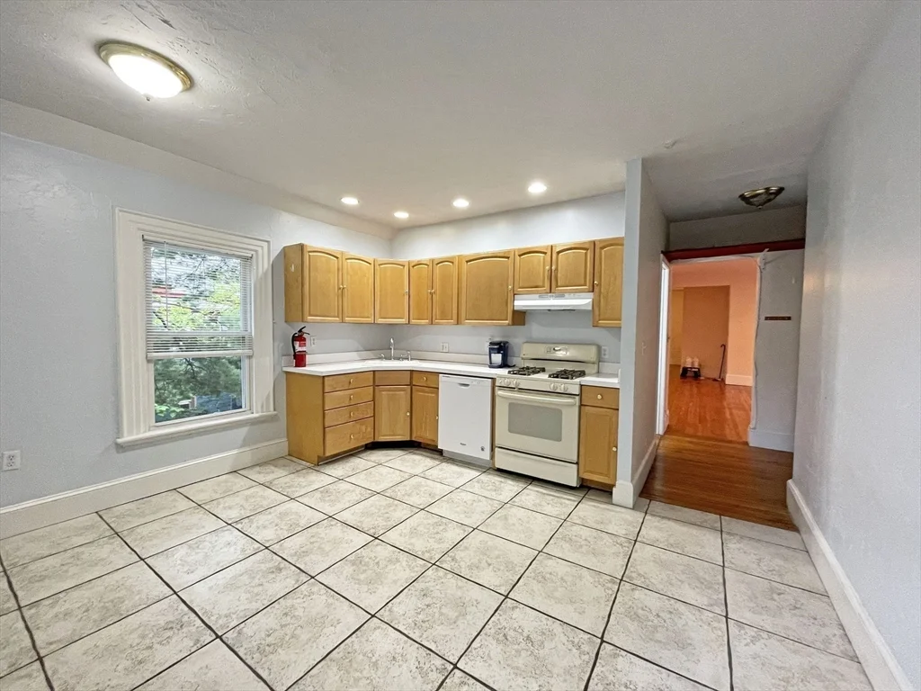 5 bed, 3 bath apartment for rent at 399 Newtonville Ave Unit 2, Newtonville — photo 6 of 24