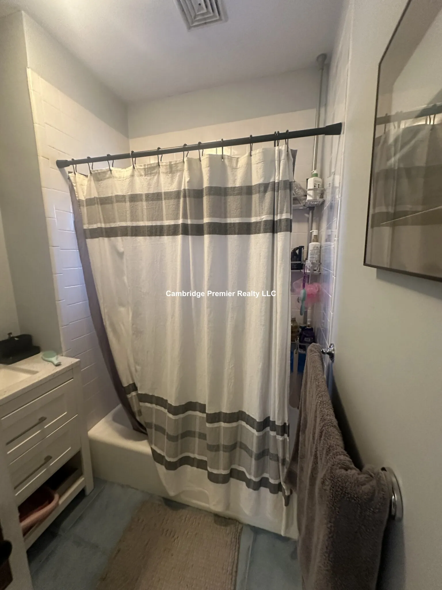 2.5 bed, 1 bath apartment for rent at 399 School St Unit 2, Watertown — photo 21 of 40