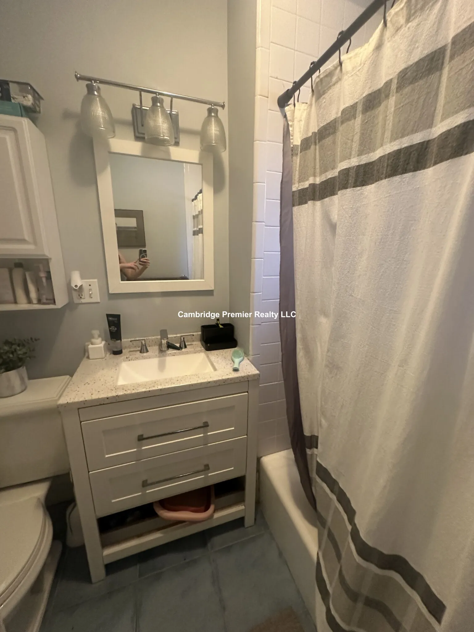 2.5 bed, 1 bath apartment for rent at 399 School St Unit 2, Watertown — photo 22 of 40