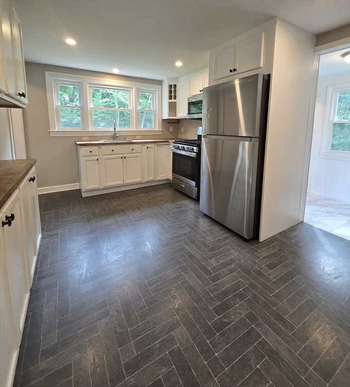 2 bed, 1 bath apartment for rent at 399 Shawsheen Ave, Wilmington — photo 7 of 32