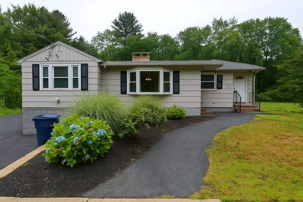 2 bed, 1 bath apartment for rent at 399 Shawsheen Ave, Wilmington — photo 1 of 32