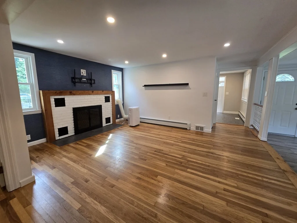 2 bed, 1 bath apartment for rent at 399 Shawsheen Ave, Wilmington — photo 11 of 32