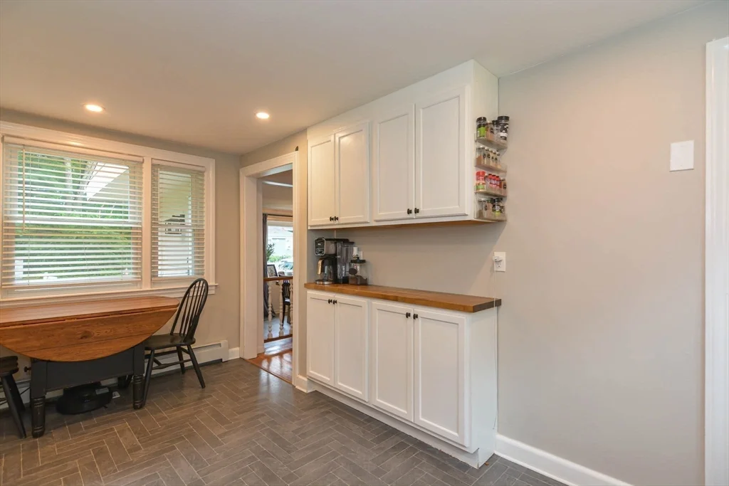 2 bed, 1 bath apartment for rent at 399 Shawsheen Ave, Wilmington — photo 5 of 32