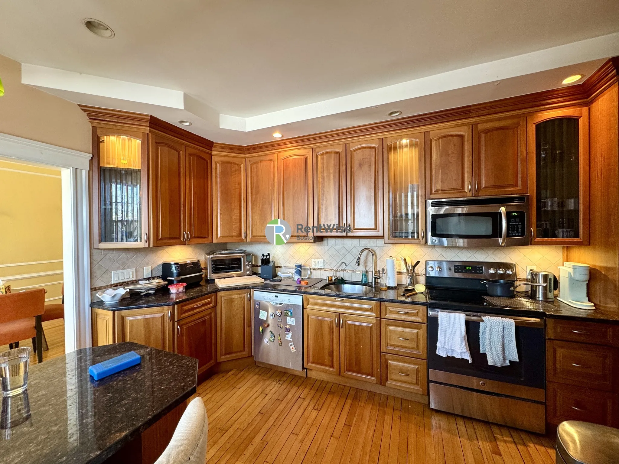 3 bed, 2 bath apartment for rent at 399 Washington St Unit 4, Coolidge Corner — photo 6 of 14