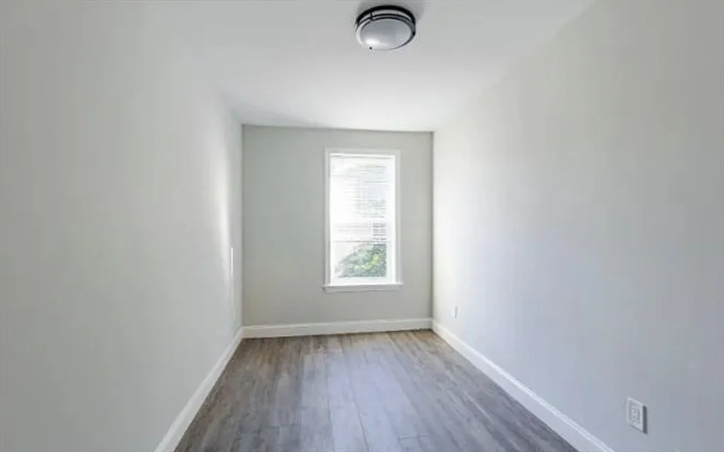 4 bed, 2 bath apartment for rent at 399 West Fourth Unit 2, South Boston — photo 5 of 10