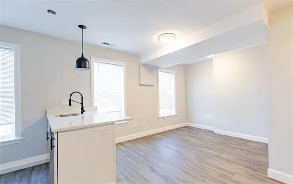 4 bed, 2 bath apartment for rent at 399 West Fourth Unit 2, South Boston — photo 10 of 10