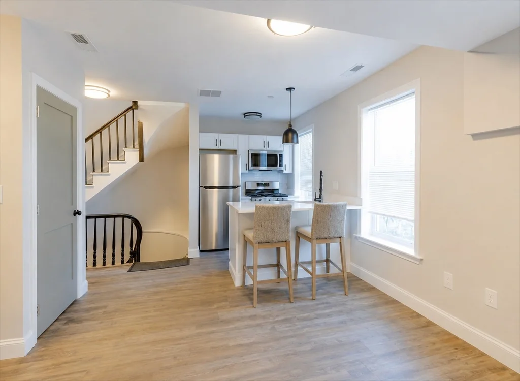 4 bed, 2 bath apartment for rent at 399 West Fourth Unit 2, South Boston — photo 11 of 13