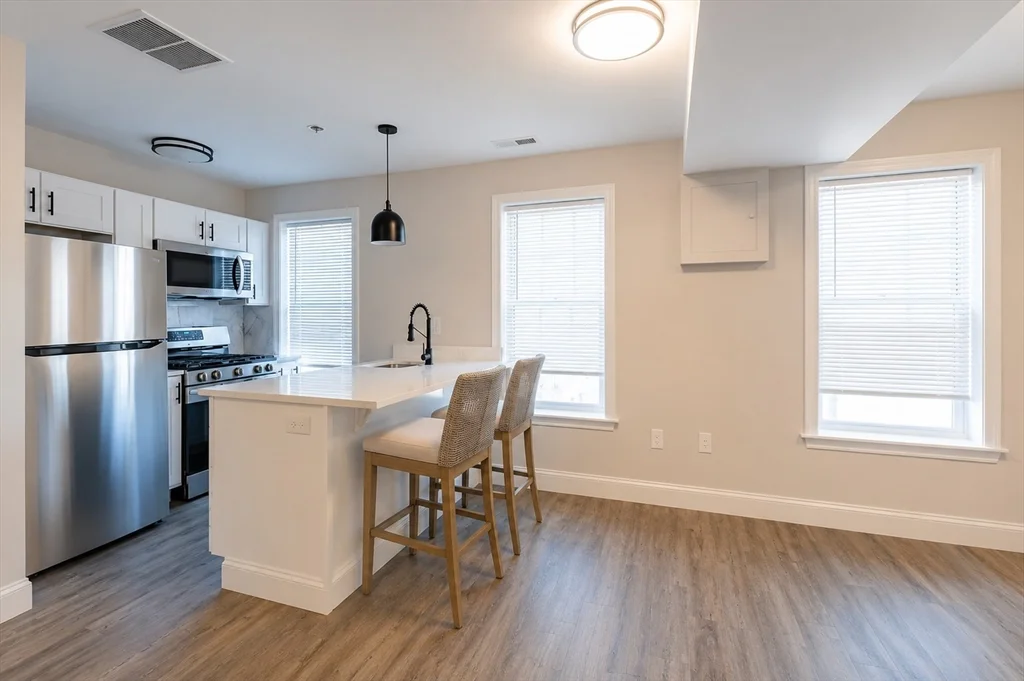 4 bed, 2 bath apartment for rent at 399 West Fourth Unit 2, South Boston — photo 12 of 13