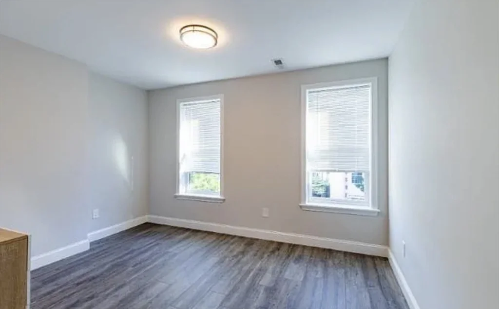 4 bed, 2 bath apartment for rent at 399 West Fourth Unit 2, South Boston — photo 2 of 10