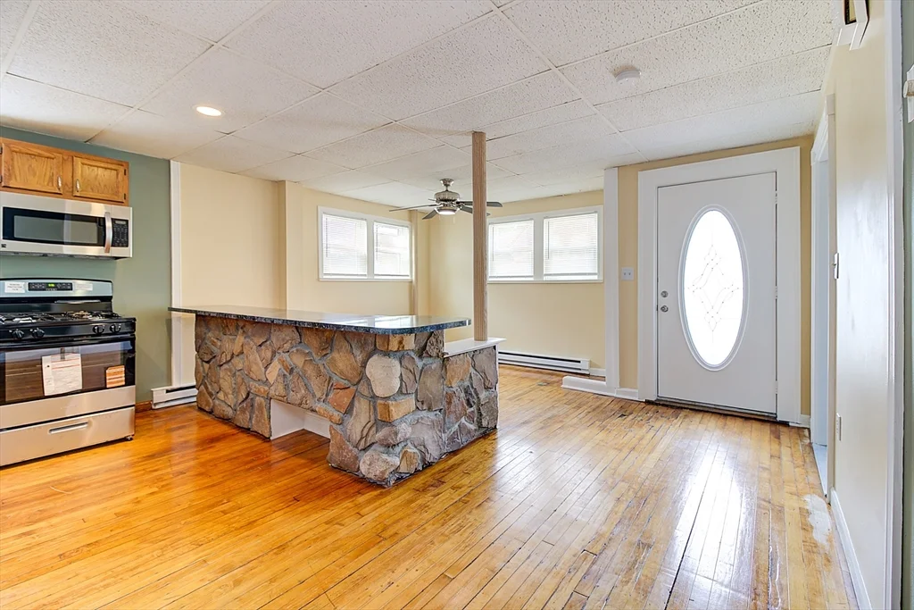 1 bed, 1 bath apartment for rent at 39a Ruggles Unit 1, Franklin — photo 11 of 18