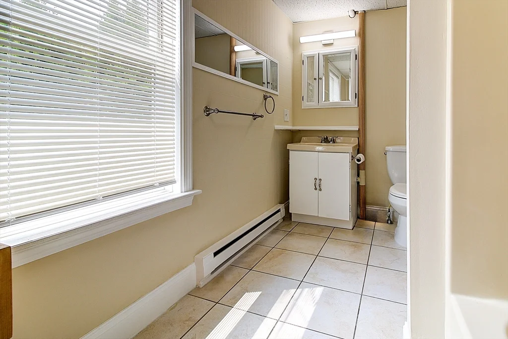 1 bed, 1 bath apartment for rent at 39a Ruggles Unit 1, Franklin — photo 15 of 18