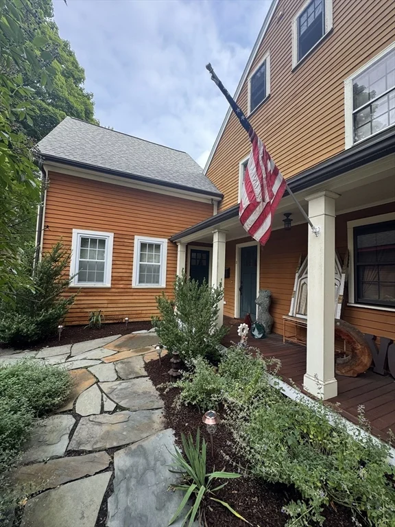 1 bed, 1 bath apartment for rent at 3A Avon St Unit A, Reading — photo 2 of 20