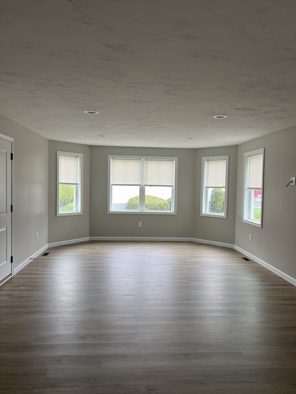 3 bed, 1 bath apartment for rent at 4 1st St Unit 1, Taunton — photo 2 of 4