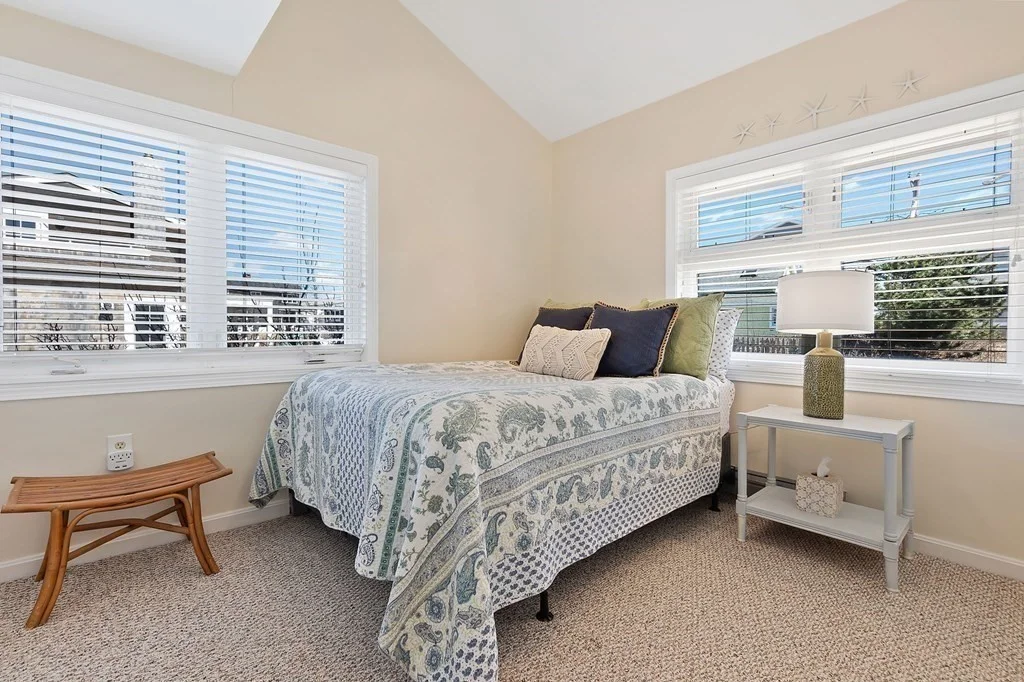 3 bed, 1 bath apartment for rent at 4 28th St Unit Weekly, Plum Island — photo 4 of 15