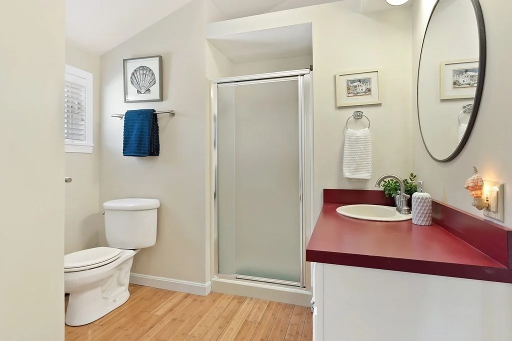 3 bed, 1 bath apartment for rent at 4 28th St Unit Weekly, Plum Island — photo 3 of 15