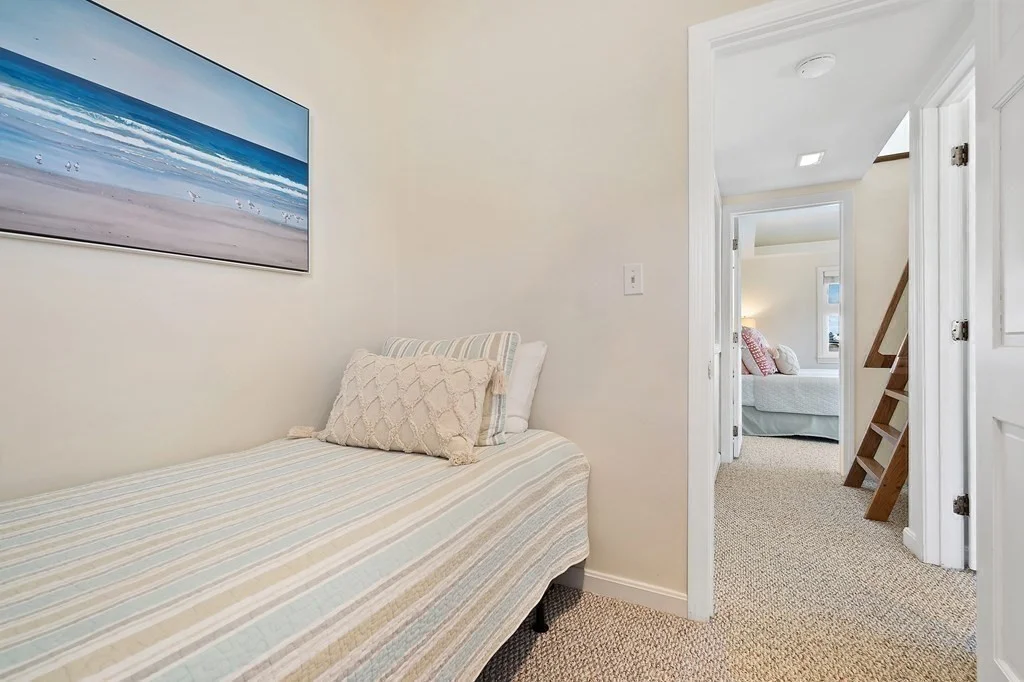 3 bed, 1 bath apartment for rent at 4 28th St Unit Weekly, Plum Island — photo 6 of 15