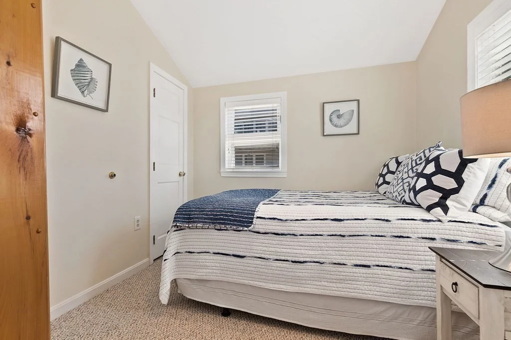 3 bed, 1 bath apartment for rent at 4 28th St Unit Weekly, Plum Island — photo 5 of 15