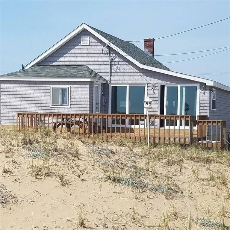 3 bed, 1 bath apartment for rent at 4 39th St Unit WINTER, Plum Island