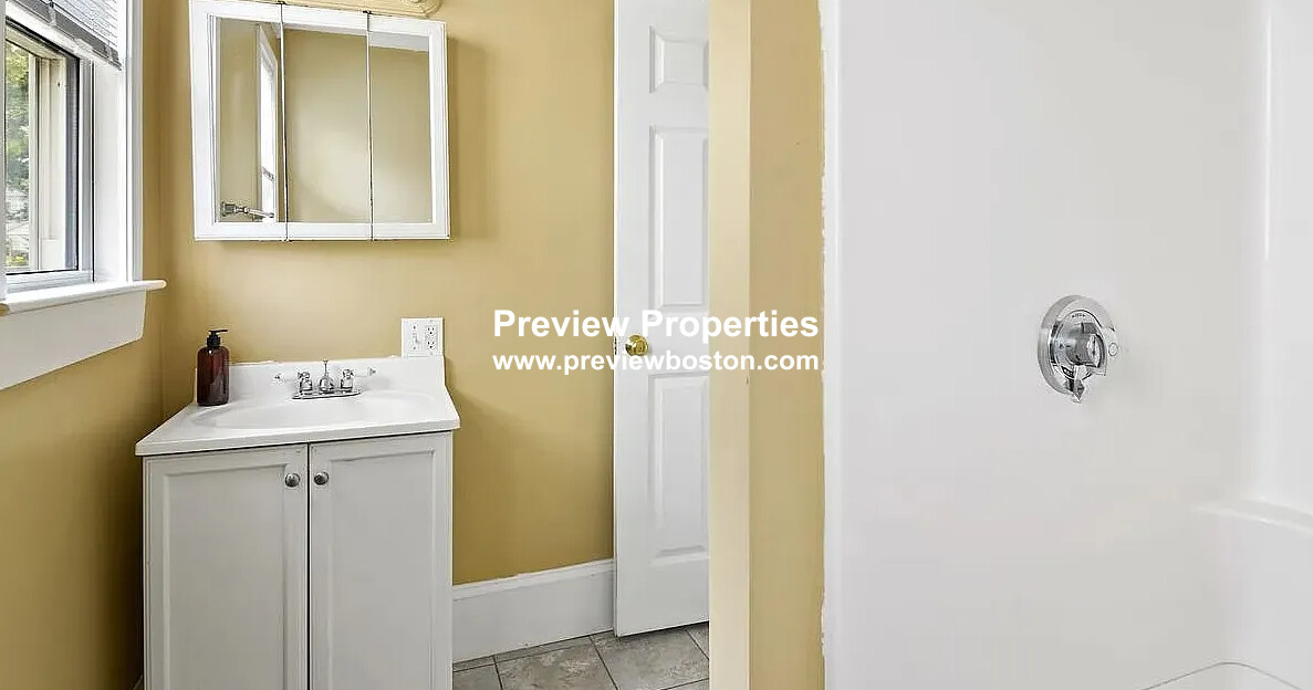 6 bed, 2 bath apartment for rent at 4-6 Haskell Unit 4P, Allston — photo 9 of 14