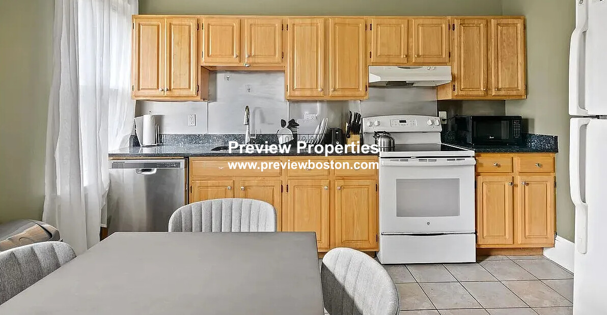 6 bed, 2 bath apartment for rent at 4-6 Haskell Unit 4P, Allston — photo 7 of 14