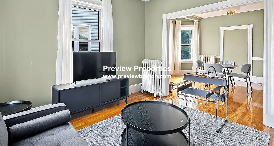 6 bed, 2 bath apartment for rent at 4-6 Haskell Unit 4P, Allston — photo 1 of 14