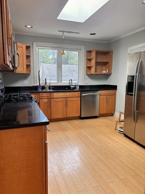 3 bed, 1 bath apartment for rent at 4-6 Stinson Ct Unit 3, Cambridgeport — photo 1 of 9