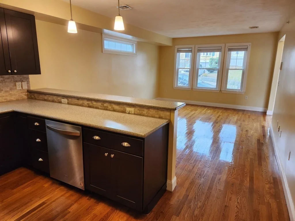 3 bed, 1 bath apartment for rent at 4 6 Sunnyside St Unit 1, Hyde Park — photo 6 of 24