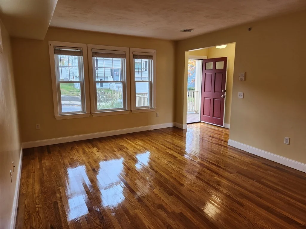 3 bed, 1 bath apartment for rent at 4 6 Sunnyside St Unit 1, Hyde Park — photo 5 of 24