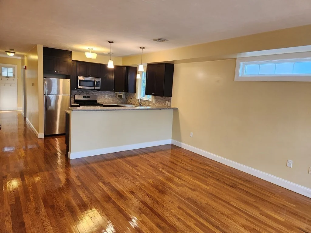 3 bed, 1 bath apartment for rent at 4 6 Sunnyside St Unit 1, Hyde Park — photo 1 of 24